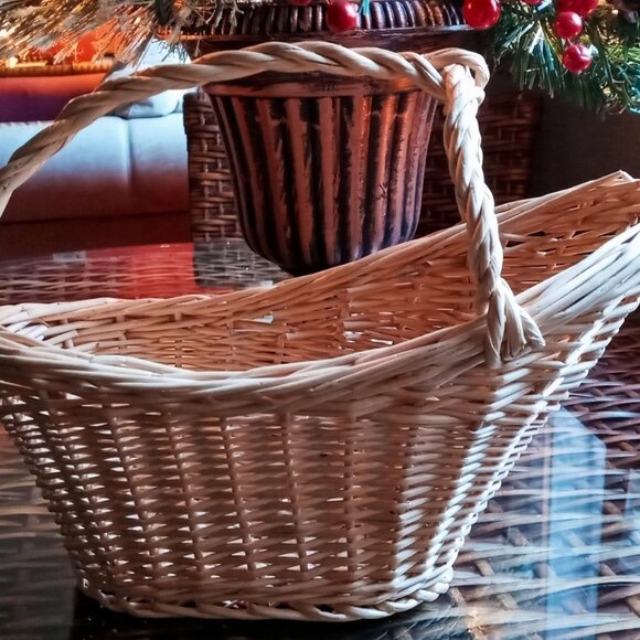 Fun & Classy Vintage Wicker Rattan Wine Bottle Pouring Holder Carrier - Picture 3 of 9